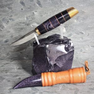 Kultavirta sininen ( Aventuriini lasi ) synteettinen kivi.