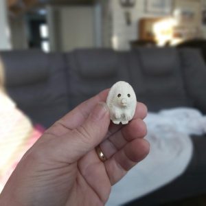 Siili kaiverrustyö.