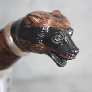 Karhupuukko: kivi kaiverrustyö